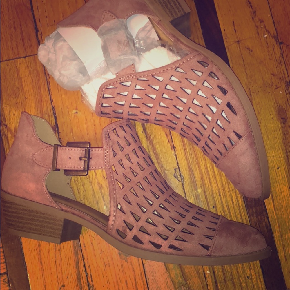 Trendy Women's Cutout Ankle Booties in Mauve